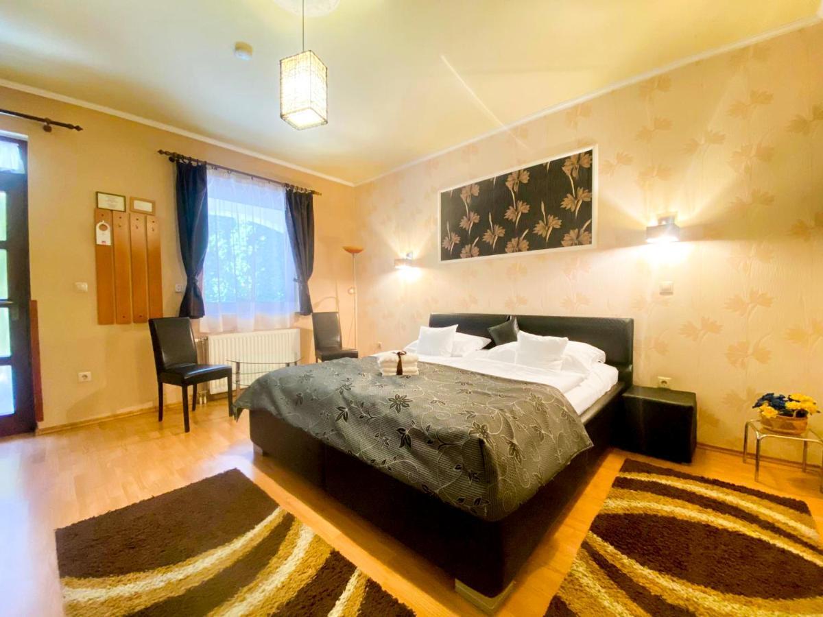 Bajor Panzio Buek-Buekfuerdo, Adults Friendly 12 Plus Eksteriør billede