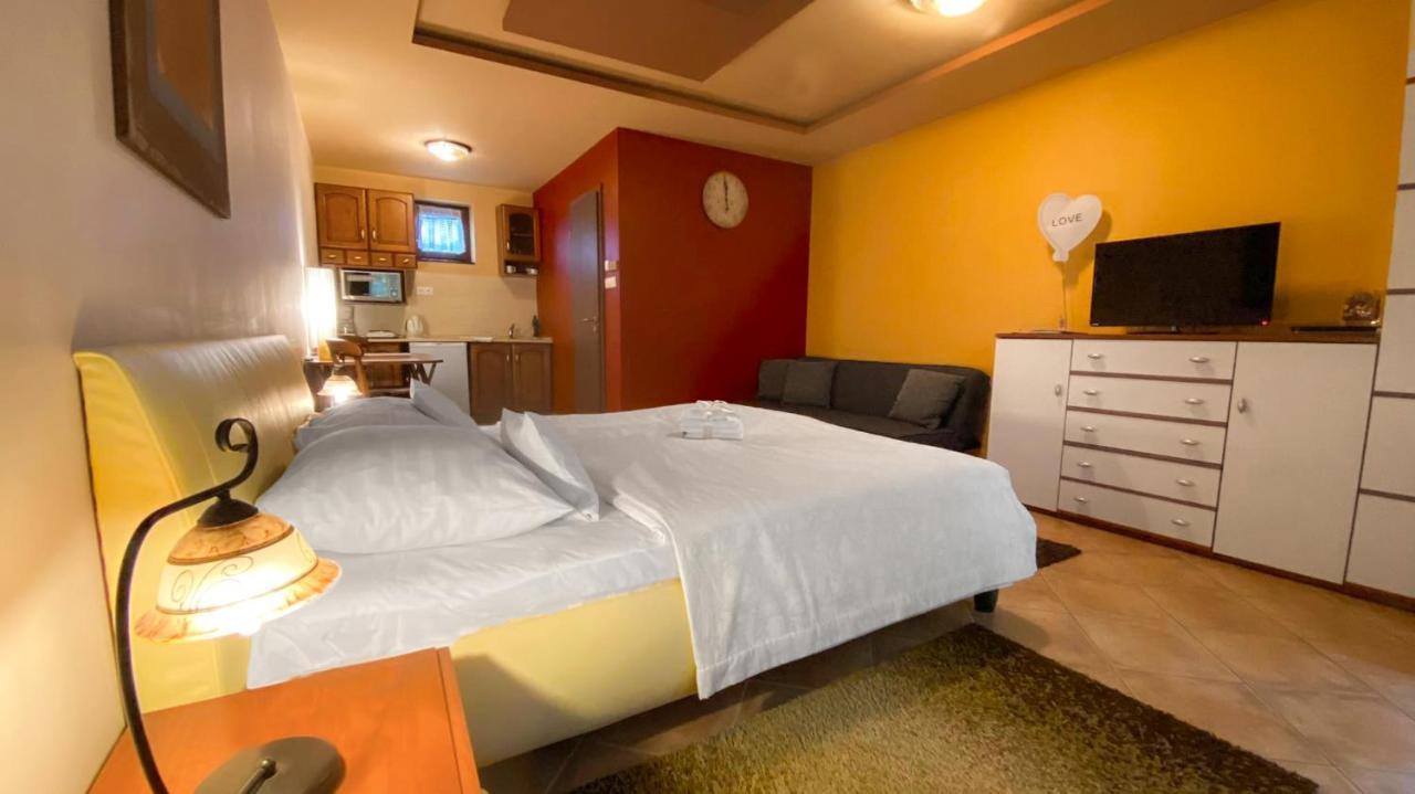 Bajor Panzio Buek-Buekfuerdo, Adults Friendly 12 Plus Eksteriør billede