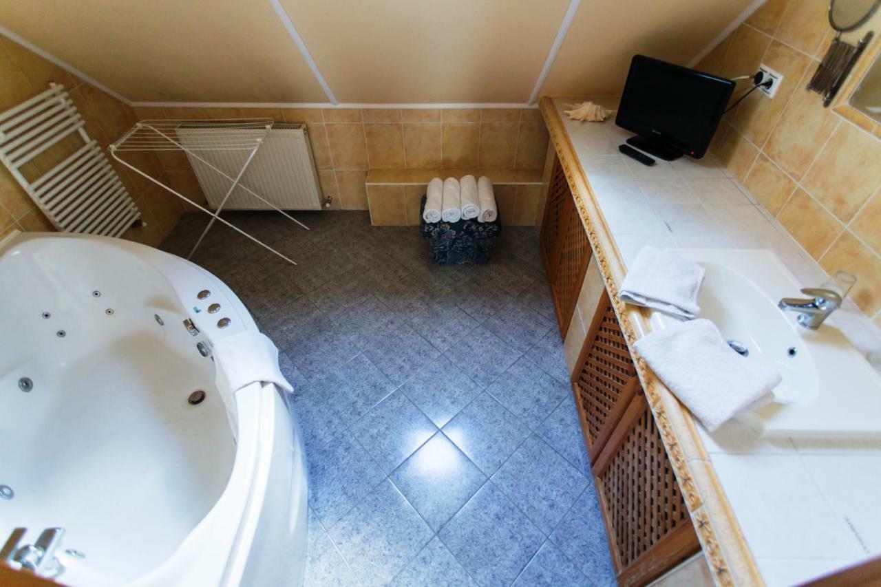 Bajor Panzio Buek-Buekfuerdo, Adults Friendly 12 Plus Eksteriør billede